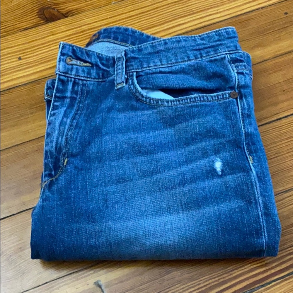 Distressed skinny jeans